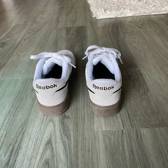 Rebook Sneaker - Picture 4 of 7